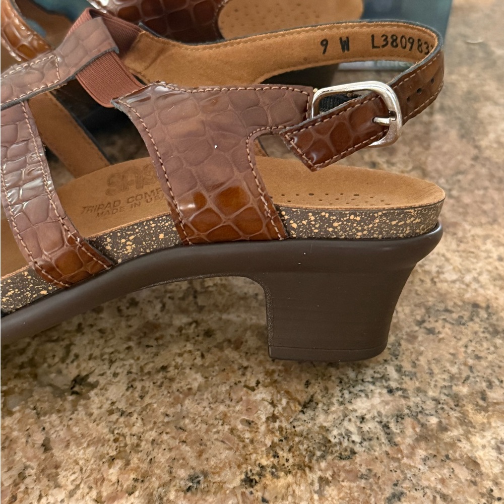 SAS Brown Croc-Embossed Leather Slingback Sandal Allegro 9W NIB USA MADE - Picture 2 of 11